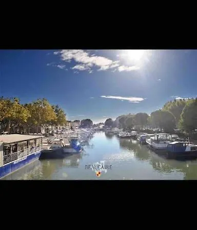 L'authentique Apartment Beaucaire (Gard)
